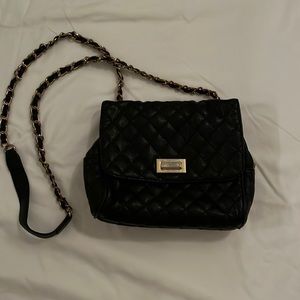 Black purse. Forever 21. Good condition.